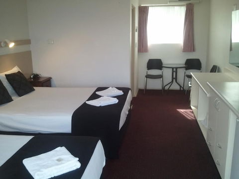Park Drive Motel - Accommodation Main Beach 2