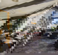 The Commodore - Accommodation Main Beach