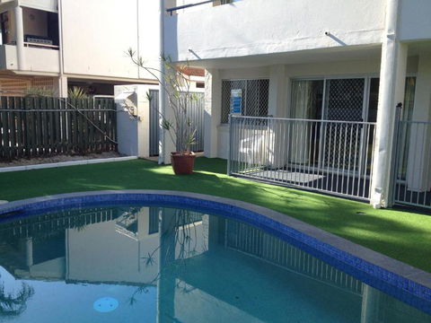 Noosa Parade Holiday Inn - Accommodation Main Beach 2