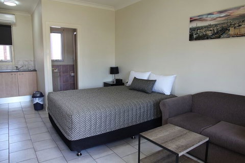 Tumut Apartments - Accommodation Main Beach 6