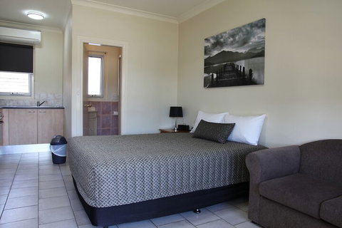 Tumut Apartments - Accommodation Main Beach 5