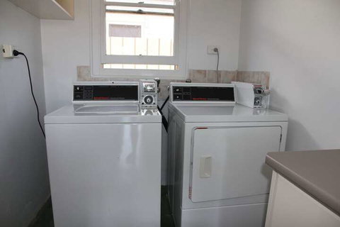 Tumut Apartments - Accommodation Main Beach 2