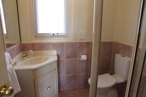 Tumut Apartments - Accommodation Main Beach 7