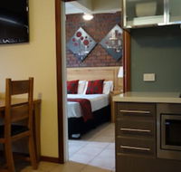 Glenelg Gateway Apartments - Accommodation Main Beach