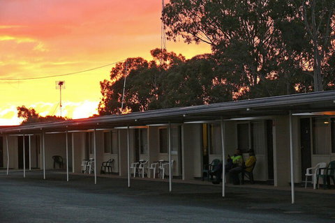 Charles Sturt Motor Inn West Wyalong - Accommodation Main Beach 4
