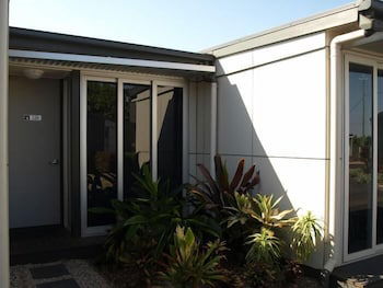 Smart Stayzzz Inns Clermont - Accommodation Main Beach 3