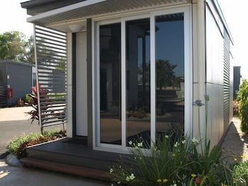 Smart Stayzzz Inns Clermont - Accommodation Main Beach 1