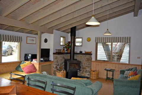 Warrejo - Accommodation Main Beach 5