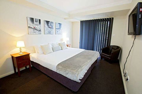 Astina Serviced Apartments - Central - Accommodation Main Beach 2