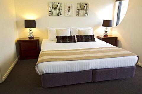 Astina Serviced Apartments - Central - Accommodation Main Beach 1
