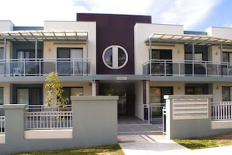 Astina Serviced Apartments - Central - Accommodation Main Beach 0