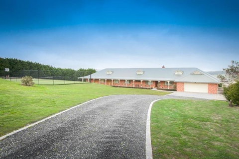 Cleggett Estate - Accommodation Main Beach 2