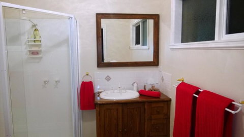 Cleggett Estate - Accommodation Main Beach 6