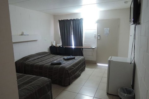 Motel 707 - Accommodation Main Beach 4