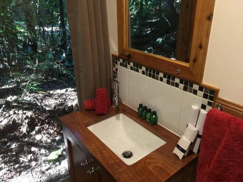 Figtree Getaway - Accommodation Main Beach 5