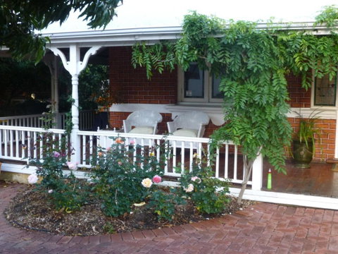 Lakeside Bed & Breakfast - Accommodation Main Beach 5