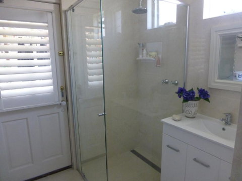 Lakeside Bed & Breakfast - Accommodation Main Beach 1