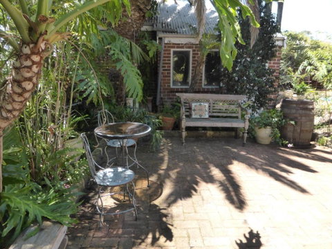 Lakeside Bed & Breakfast - Accommodation Main Beach 4