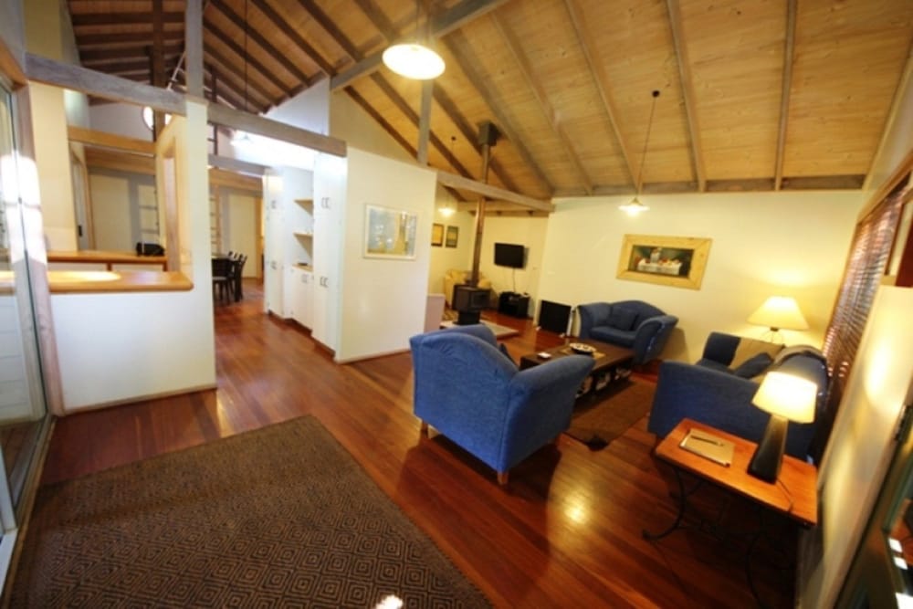 Arakoon NSW Accommodation Main Beach