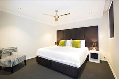 Astina Serviced Apartments Parkside - Accommodation Main Beach 1