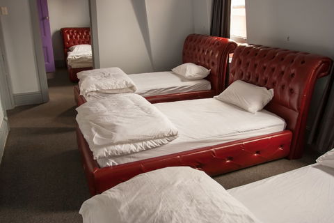 The Backpackers Imperial Hotel - Hostel - Accommodation Main Beach 3