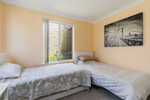 Ocean Keys Cottage - Accommodation Main Beach 6