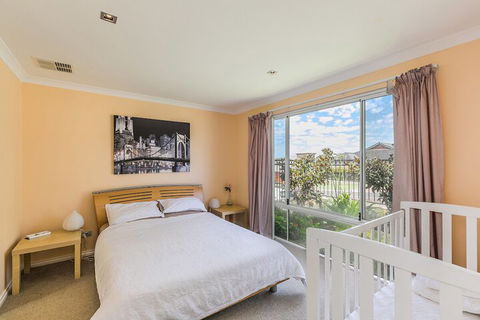 Ocean Keys Cottage - Accommodation Main Beach 4