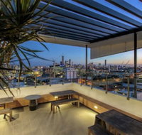 Code Apartments - Accommodation Main Beach