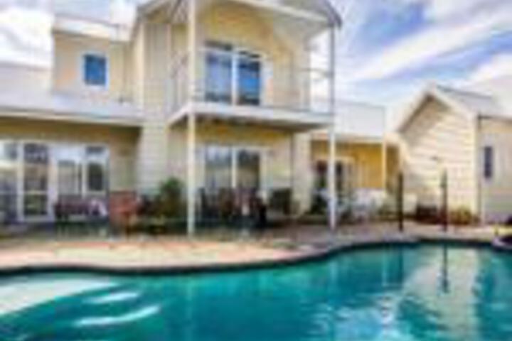Aspendale VIC Accommodation Main Beach