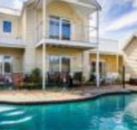 Seaside Spa Retreat - Accommodation Main Beach
