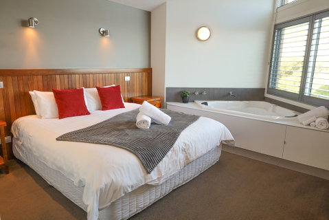 Tides Apartments - Accommodation Main Beach 0