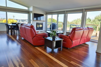 Tides Apartments - Accommodation Main Beach 4