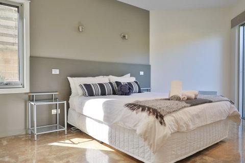 Tides Apartments - Accommodation Main Beach 1