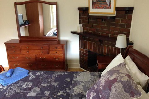 MacDonnell House Naracoorte - Accommodation Main Beach 4
