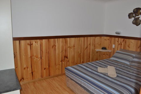 Captain Cook Holiday Park - Accommodation Main Beach 1