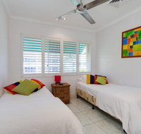 Azure Waters - Accommodation Main Beach