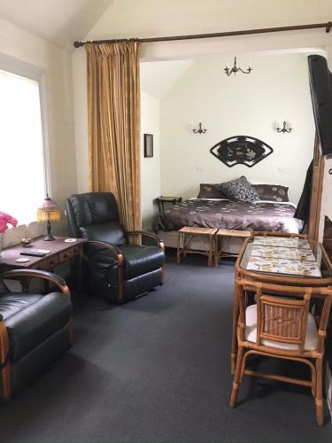 Werndee - Accommodation Main Beach 4