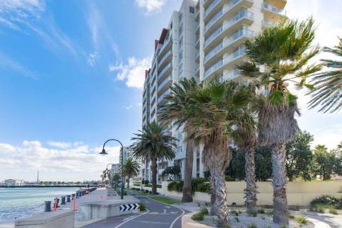 Beachside Port Melbourne - Accommodation Main Beach 0