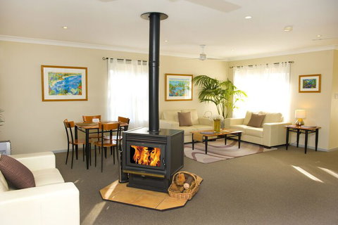 Tiarri Terrigal - Accommodation Main Beach 2