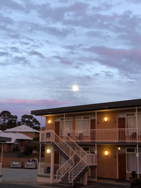 Queanbeyan Motel - Accommodation Main Beach 0