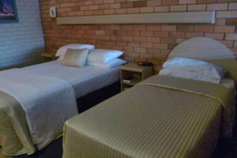 Castle Motor Lodge - Accommodation Main Beach 7