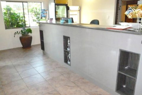 Castle Motor Lodge - Accommodation Main Beach 5