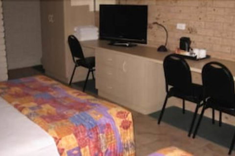 Castle Motor Lodge - Accommodation Main Beach 6