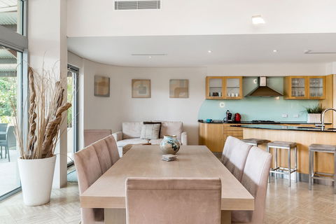 Jades On Lawson - Accommodation Main Beach 4