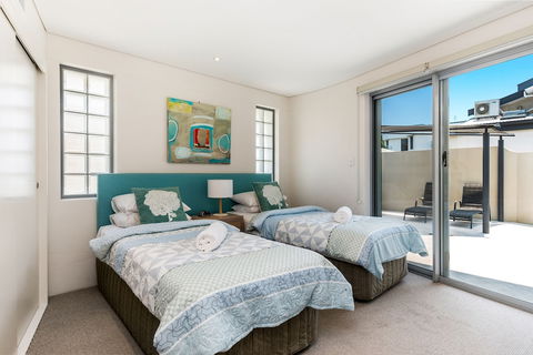Jades On Lawson - Accommodation Main Beach 5