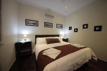 Rothwood B & B - Accommodation Main Beach 5
