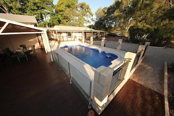 Rothwood B & B - Accommodation Main Beach 4