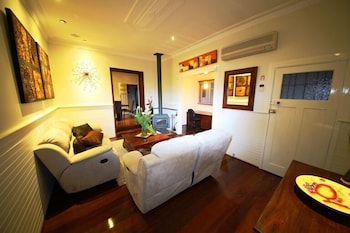 Rothwood B & B - Accommodation Main Beach 0