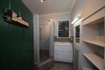 Rothwood B & B - Accommodation Main Beach 6