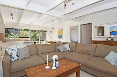 De Angelis Beach House - Accommodation Main Beach 3